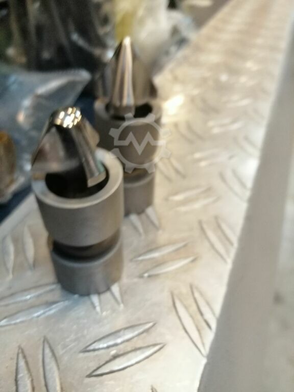 4492323-4-1619125443